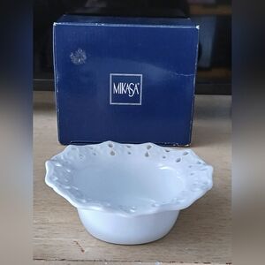 Mikasa Elegant White Lace Bowl